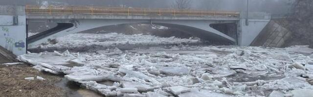 FOTOD | Pirita jõele on kuhjunud massiivsed rüsijää hunnikud