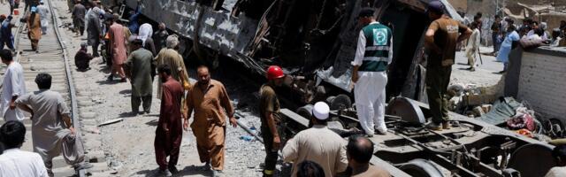 Pakistani reisirongi tabanud suitsiidirünnakus hukkus üle 20 inimese