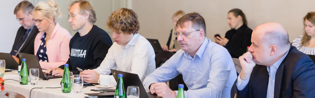 Rahvastikuminister Riina Solman soovib, et lastega perede kindlustunne säiliks