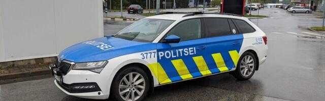 Purjus 15-aastane noormees põgenes mopeediga politsei eest.