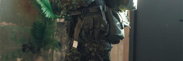 MEELETU KOORMUS JA MEIGIVABADUS EHK MÜÜDID NAISTEST KAITSEVÄETEENISTUSES