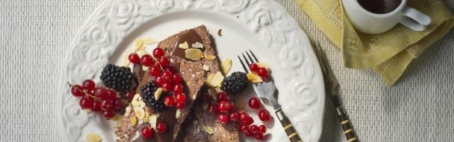 NÄDALA KOOK | Külmutatud rikota-šokolaadikook sooja šokolaadikastmega