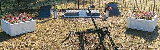 Lok­sa en­di­se pu­na­mo­nu­men­di asu­pai­gast lei­ti kaks mat­mis­koh­ta