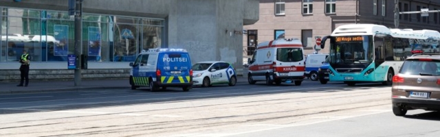 FOTOD SÜNDMUSKOHALT | Tallinna südalinnas hukkus avariis jalakäija