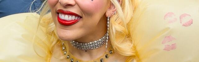 Läbipaistev kleit! Doja Cat saabus üritusele eriti pilkupüüdvas kostüümis