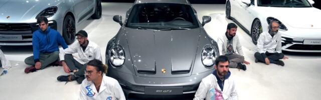 Põrandale liimunud rohevandaalid kaebasid halva kohtlemise üle