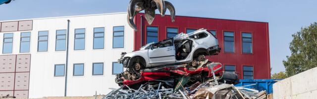 Automaksuhirmus inimesed viivad romud lammutamisele