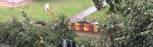 Lätis on torm katkestanud mõnel lõigul raudteeliikluse, elektrita on 30 000 klienti