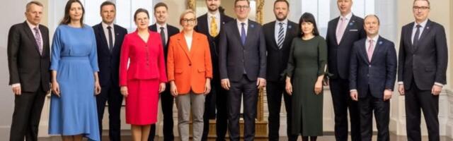 Kristen Michali valitsuse maine istub mustas augus