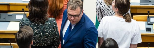 Trall riigikogus jätkub: „Ma ei tea, kas te käisite rannas või jagasite rahakohvreid!“