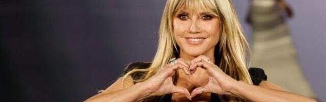 Grudi joj se razlile po peškiru: Glumica se snimila golišava pored bazena (FOTO/VIDEO)