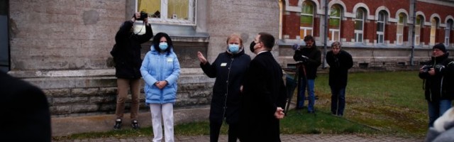 FOTOD | Peaminister tutvub koroonakriisis vaevleva Ida-Virumaa olukorraga