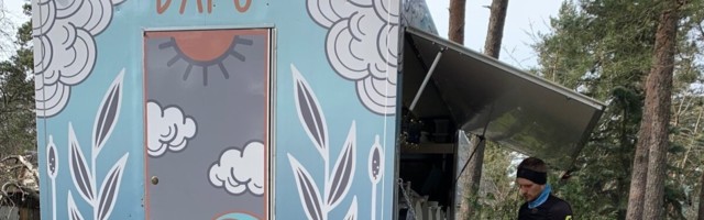 Eine võõral murul, kus burgerite ja friikate maitse on pöördvõrdeline nende välimusega